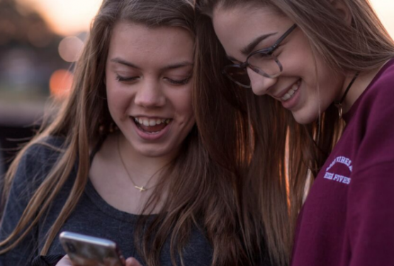 L'Impact d'Internet et des médias sociaux dans le développement de la sexualité des adolescents - Blogue | Clinique de Psychologie Québec